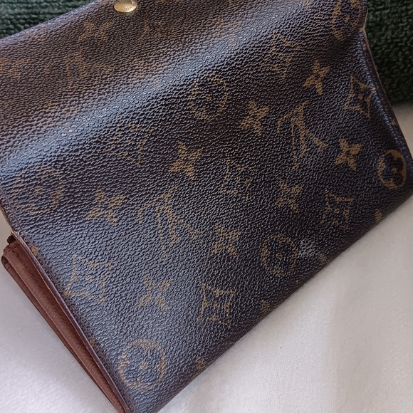 Louis Vuitton Monogram Wallet - Picture 16 of 16
